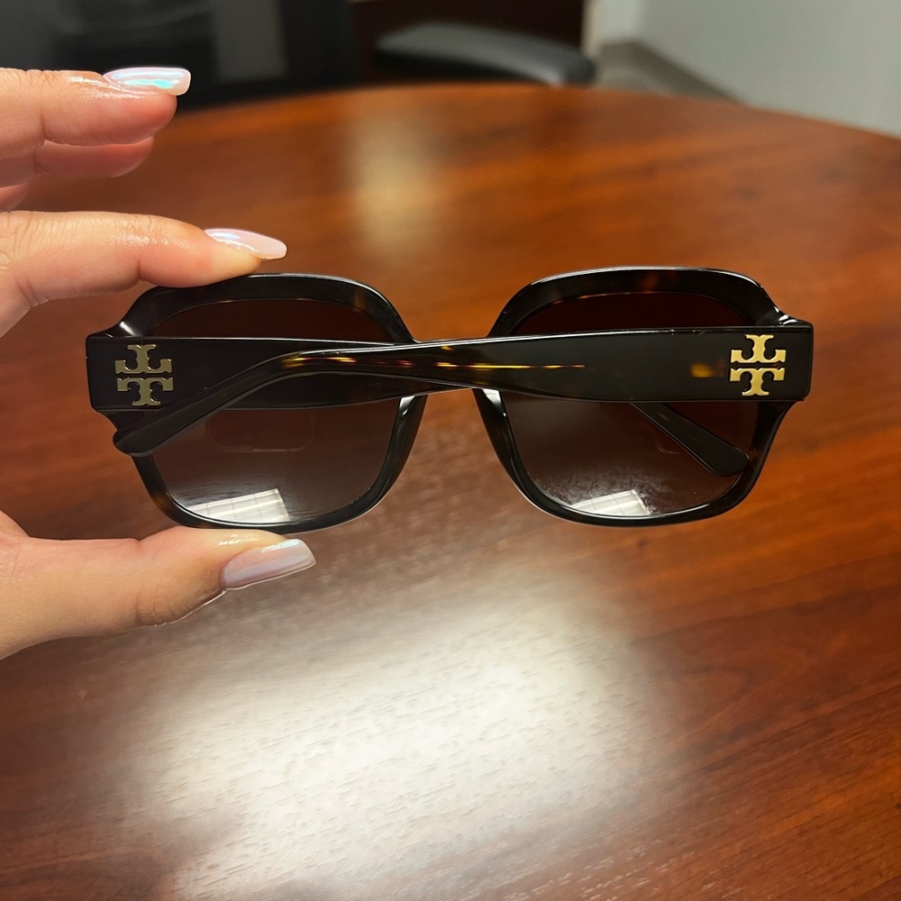 Tory Burch tortoise polarized sunglasses